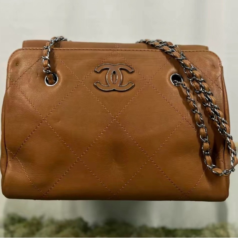 💎Chanel Brown 💎💎 Hamptons Quilted Leather Shoulder Bag